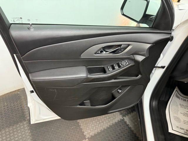 used 2023 Chevrolet Traverse car, priced at $27,298