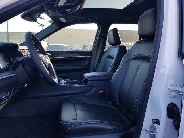 new 2025 Jeep Grand Cherokee car, priced at $46,168