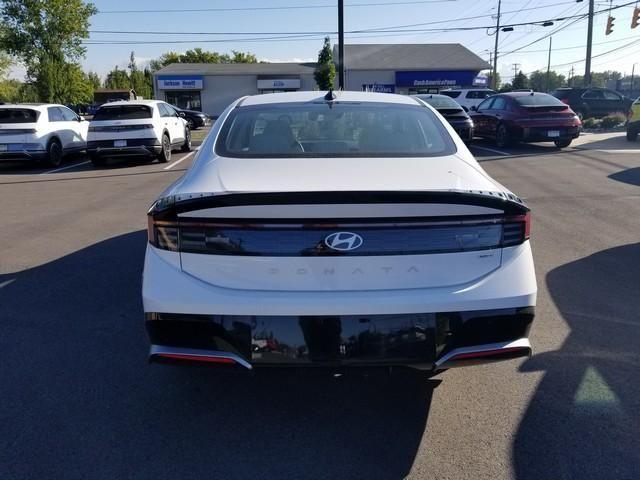 new 2024 Hyundai Sonata Hybrid car, priced at $30,585