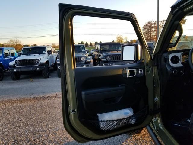 new 2025 Jeep Wrangler car, priced at $46,338