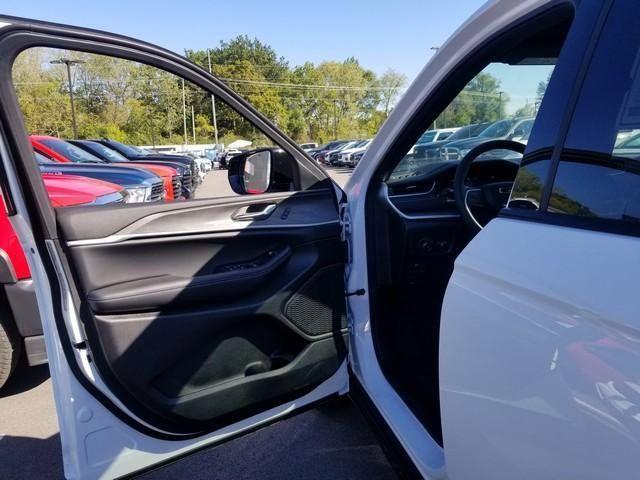 new 2025 Jeep Grand Cherokee car, priced at $46,168