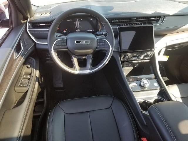 new 2025 Jeep Grand Cherokee car, priced at $46,168