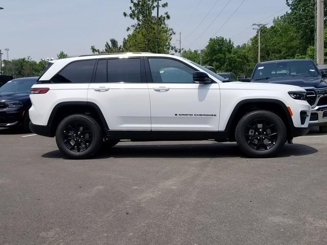 new 2025 Jeep Grand Cherokee car, priced at $40,615