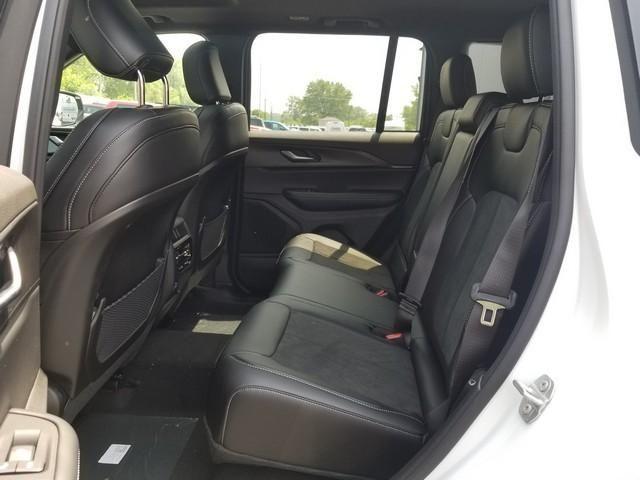 new 2025 Jeep Grand Cherokee car, priced at $40,615