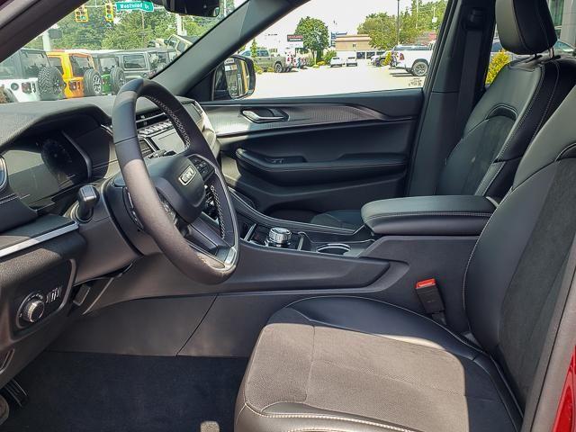 new 2025 Jeep Grand Cherokee car, priced at $40,991