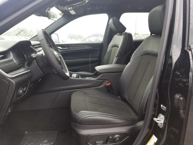 new 2025 Jeep Grand Cherokee car, priced at $45,730