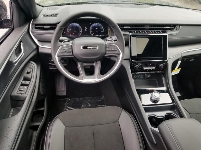 new 2025 Jeep Grand Cherokee car, priced at $45,730