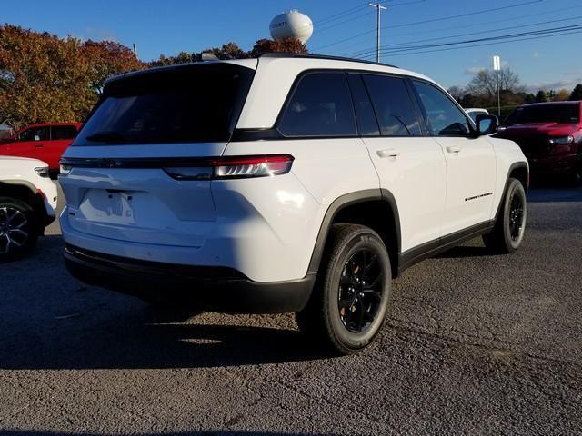 new 2025 Jeep Grand Cherokee car, priced at $40,024