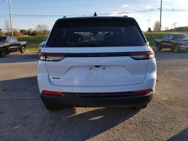 new 2025 Jeep Grand Cherokee car, priced at $40,024