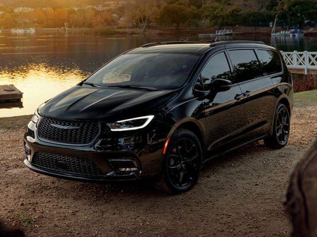 new 2024 Chrysler Pacifica car, priced at $52,111