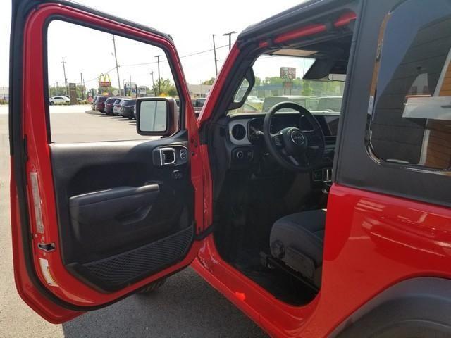 new 2025 Jeep Wrangler car, priced at $38,110