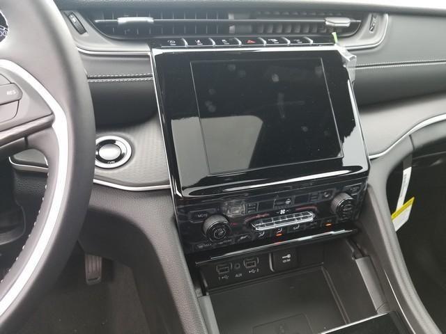 new 2025 Jeep Grand Cherokee car, priced at $41,210