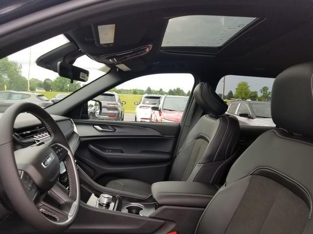 new 2025 Jeep Grand Cherokee car, priced at $41,210