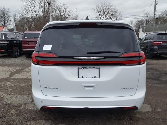 new 2024 Chrysler Pacifica car, priced at $43,945