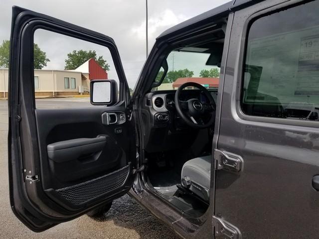 new 2025 Jeep Gladiator car, priced at $45,468