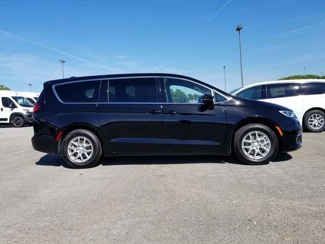new 2025 Chrysler Pacifica car, priced at $36,739