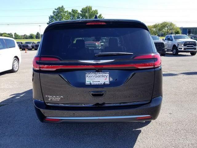 new 2025 Chrysler Pacifica car, priced at $36,739