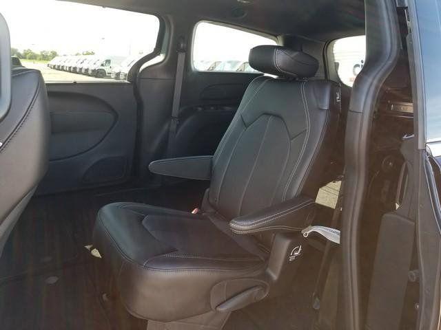 new 2025 Chrysler Pacifica car, priced at $36,739
