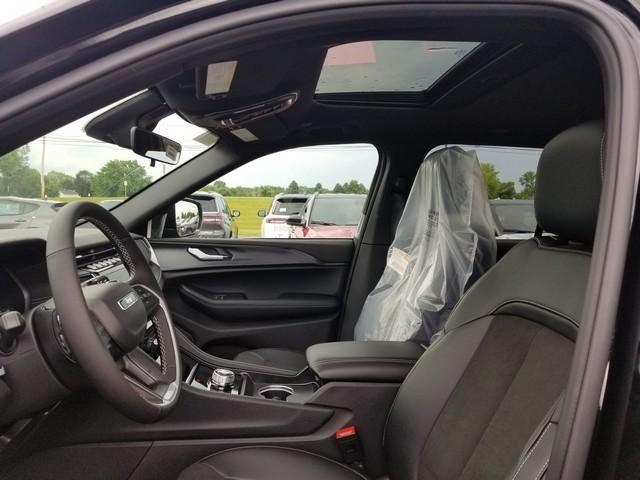 new 2025 Jeep Grand Cherokee car, priced at $41,210
