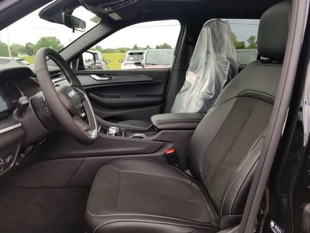 new 2025 Jeep Grand Cherokee car, priced at $41,210