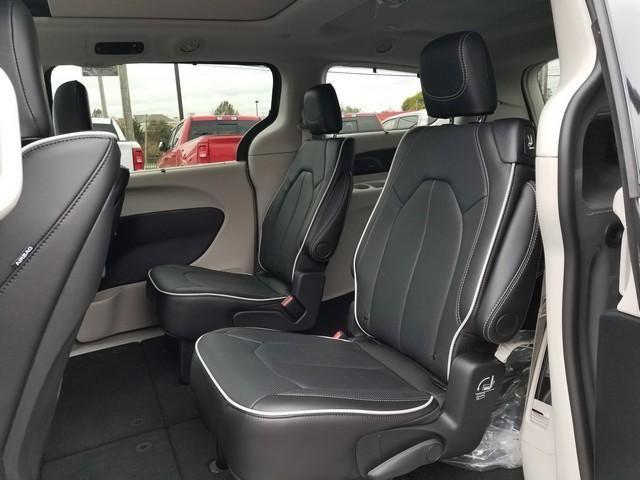 new 2024 Chrysler Pacifica car, priced at $44,708