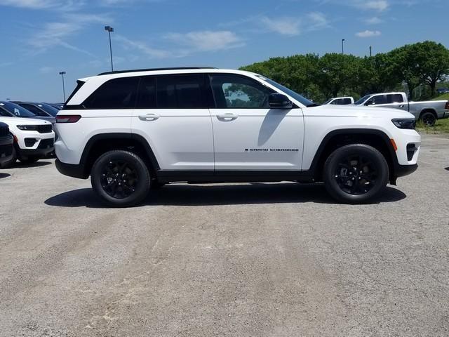 new 2025 Jeep Grand Cherokee car, priced at $45,135