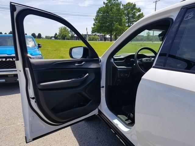 new 2025 Jeep Grand Cherokee car, priced at $45,135