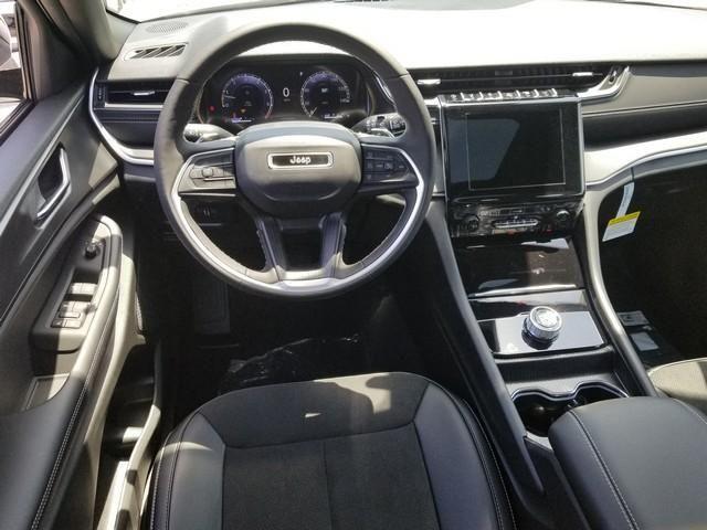 new 2025 Jeep Grand Cherokee car, priced at $45,135