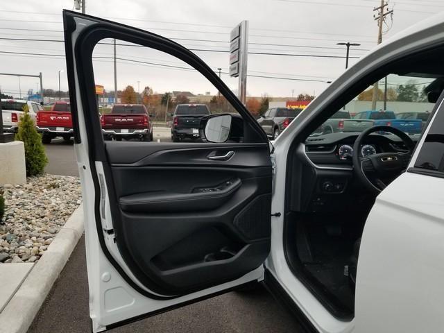 new 2025 Jeep Grand Cherokee L car, priced at $40,924