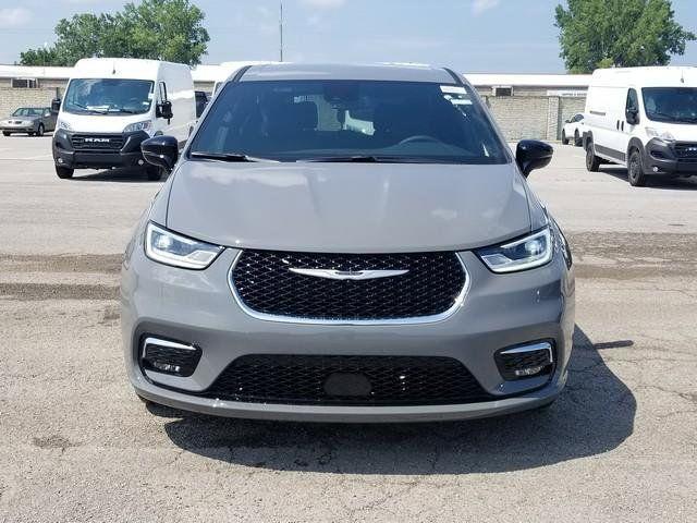 new 2025 Chrysler Pacifica car, priced at $39,232