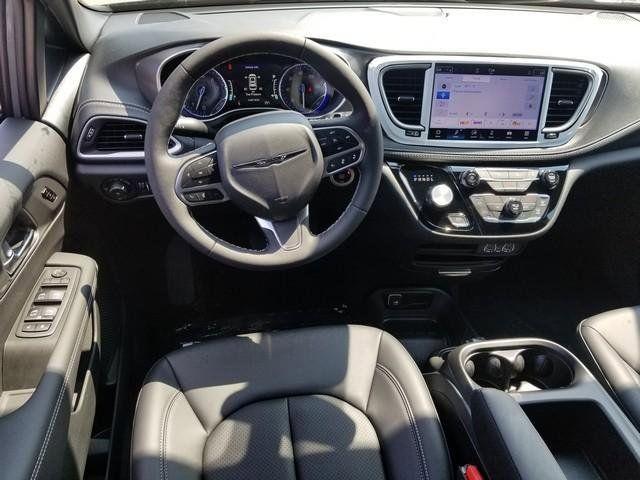 new 2025 Chrysler Pacifica car, priced at $39,232