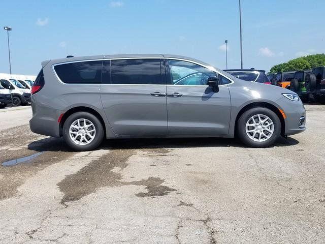 new 2025 Chrysler Pacifica car, priced at $39,232
