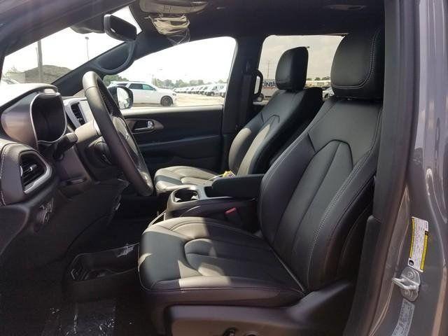 new 2025 Chrysler Pacifica car, priced at $39,232