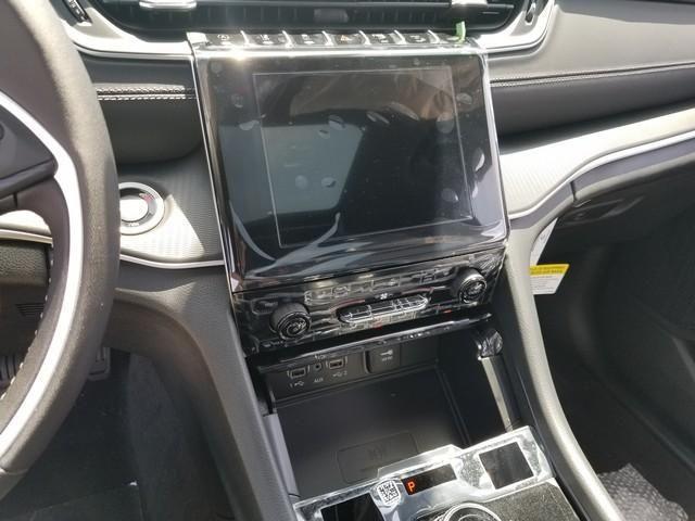 new 2025 Jeep Grand Cherokee car, priced at $45,730