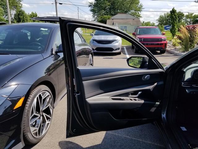 new 2024 Hyundai Elantra car, priced at $27,927