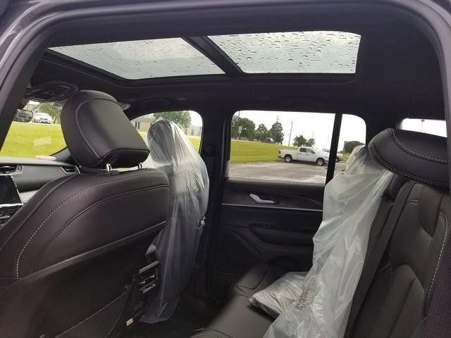 new 2025 Jeep Grand Cherokee car, priced at $45,186