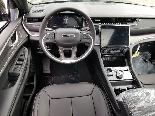 new 2025 Jeep Grand Cherokee car, priced at $45,186