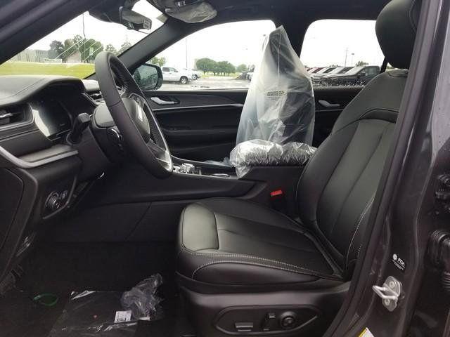 new 2025 Jeep Grand Cherokee car, priced at $45,186