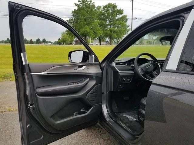 new 2025 Jeep Grand Cherokee car, priced at $45,186