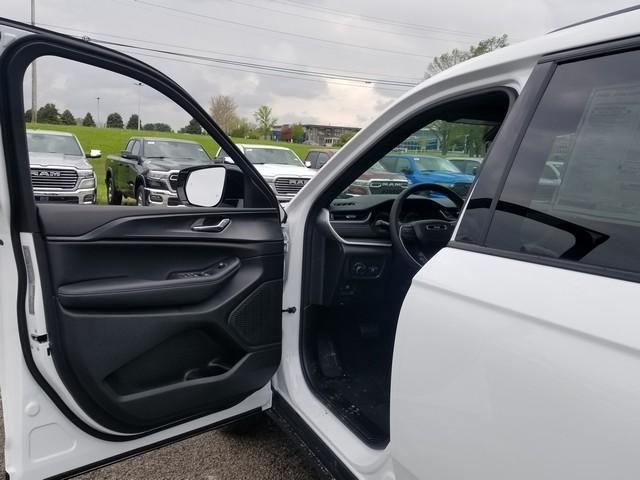 new 2025 Jeep Grand Cherokee L car, priced at $44,222