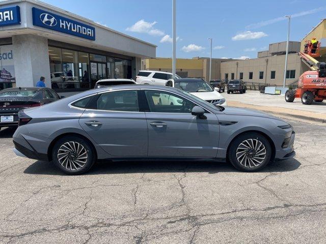 new 2025 Hyundai Sonata Hybrid car, priced at $39,629