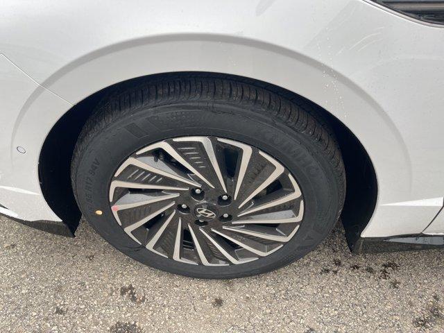 new 2025 Hyundai Sonata Hybrid car, priced at $40,123