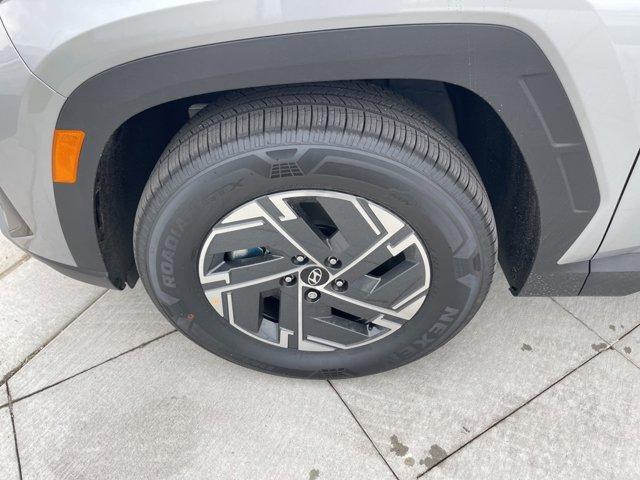 new 2025 Hyundai TUCSON Hybrid car, priced at $35,718