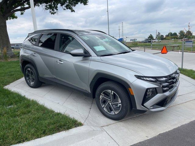 new 2025 Hyundai TUCSON Hybrid car, priced at $35,718