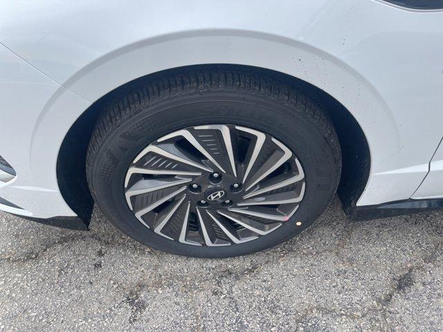 new 2025 Hyundai Sonata Hybrid car, priced at $33,954