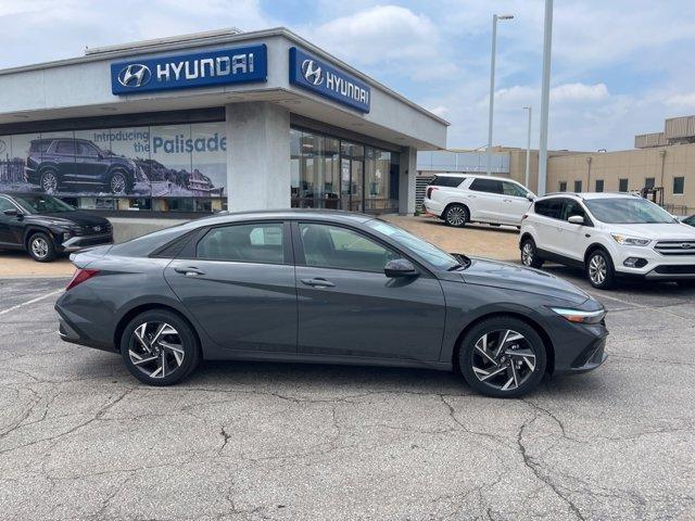 new 2025 Hyundai Elantra car, priced at $25,739