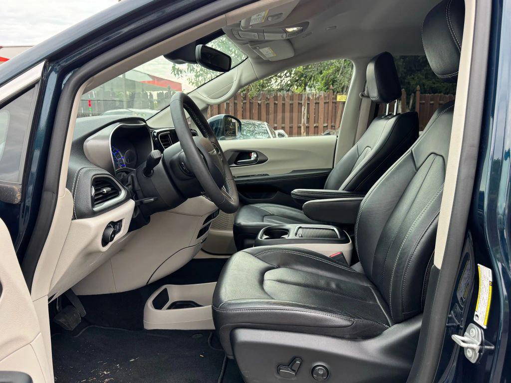 used 2022 Chrysler Pacifica Hybrid car, priced at $28,900
