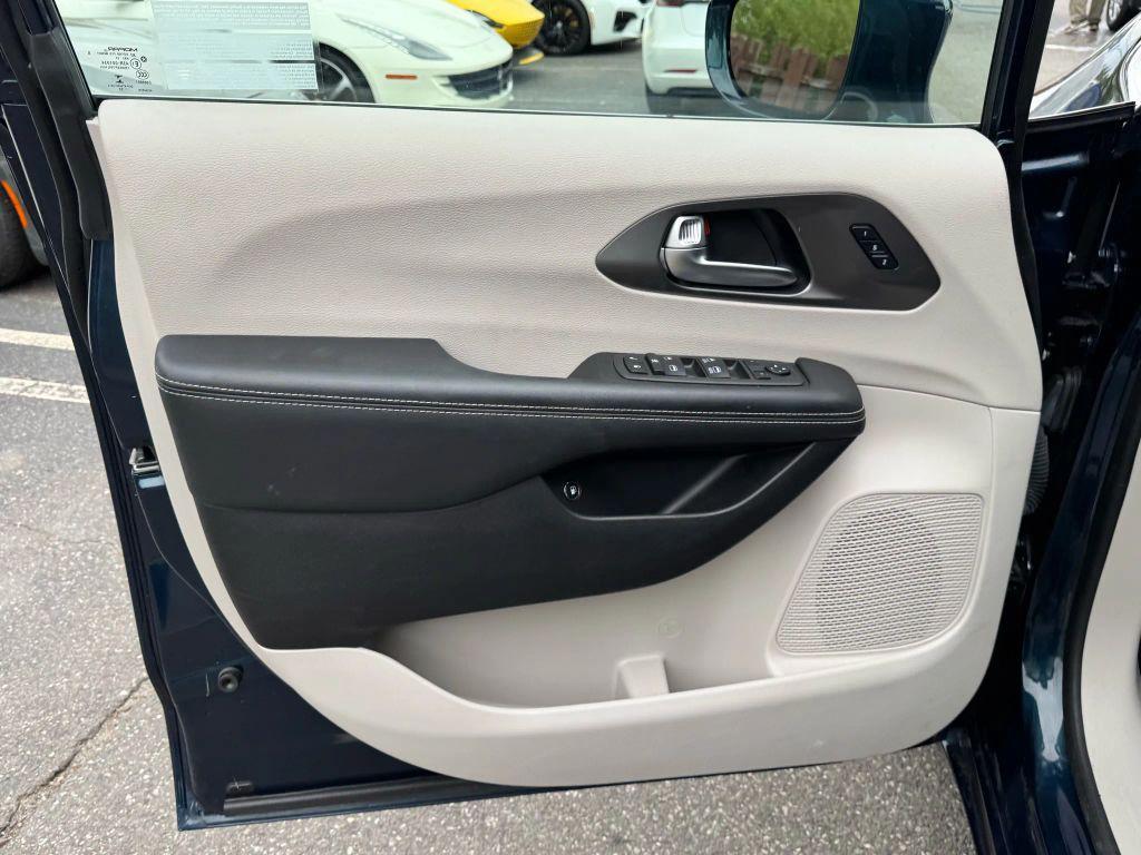 used 2022 Chrysler Pacifica Hybrid car, priced at $28,900
