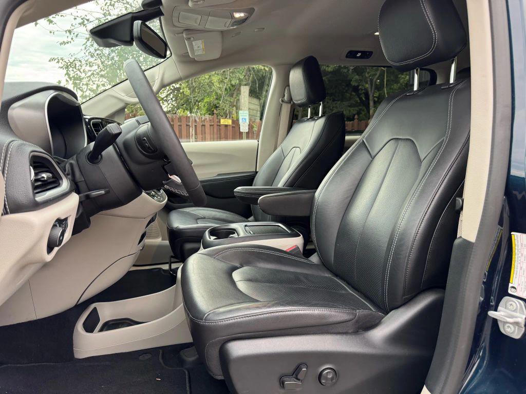 used 2022 Chrysler Pacifica Hybrid car, priced at $28,900