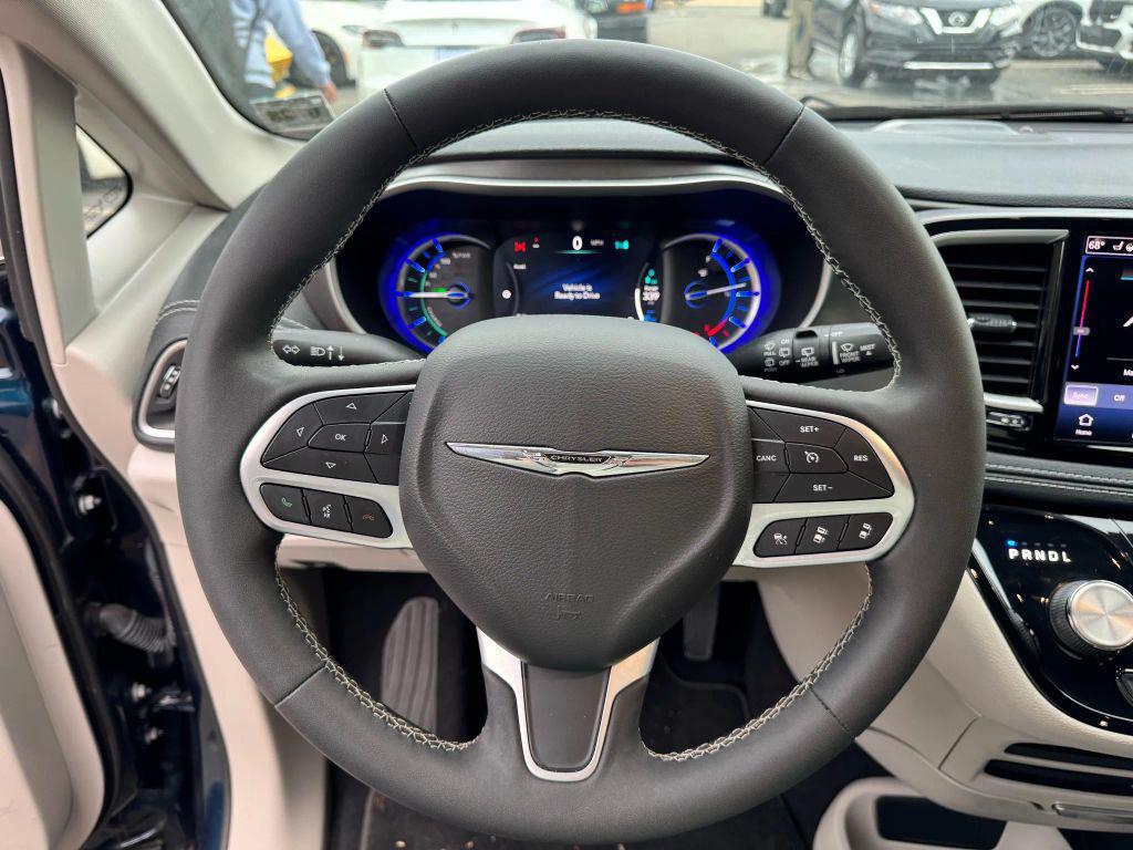 used 2022 Chrysler Pacifica Hybrid car, priced at $28,900
